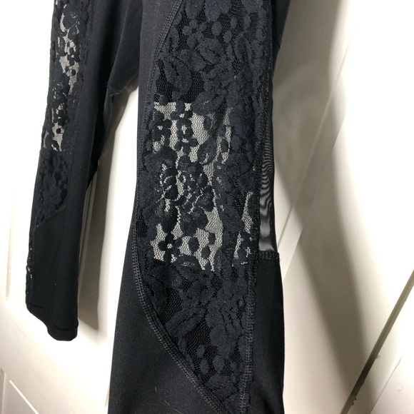 Capri Workout Leggings - Picture 4 of 5